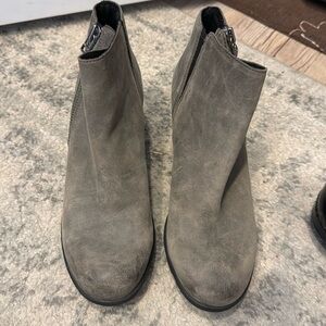 Sorel Joan of Arc gray wedge boot